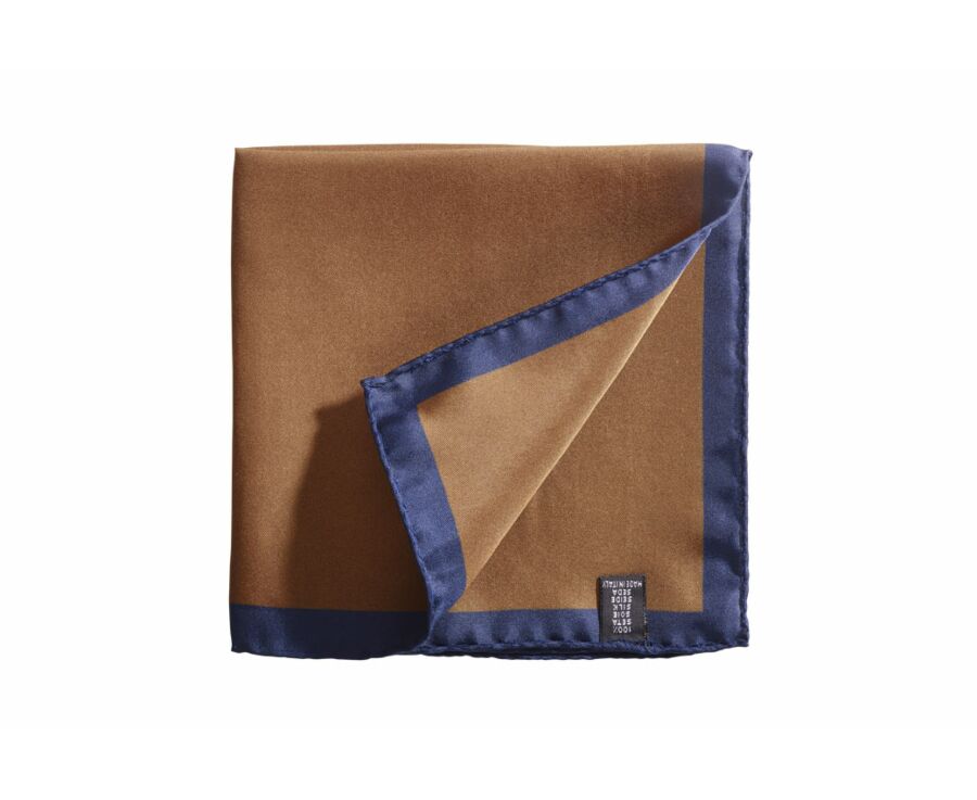 Pochette de costume soie Camel à bordure Marine