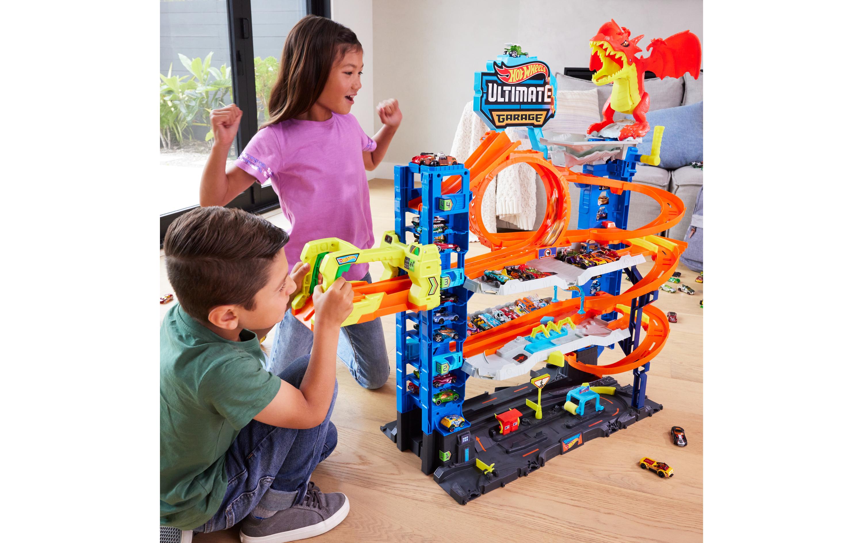 Hot Wheels City Ultimate Garage 2023<br>Parkhaus-Spielset auf vier Ebenen
