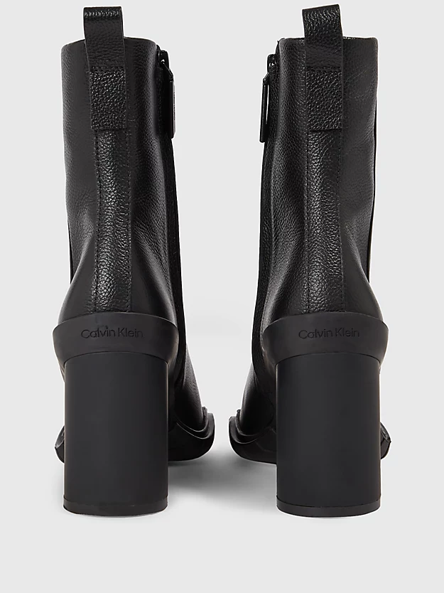Botas de tornozelo de couro com salto