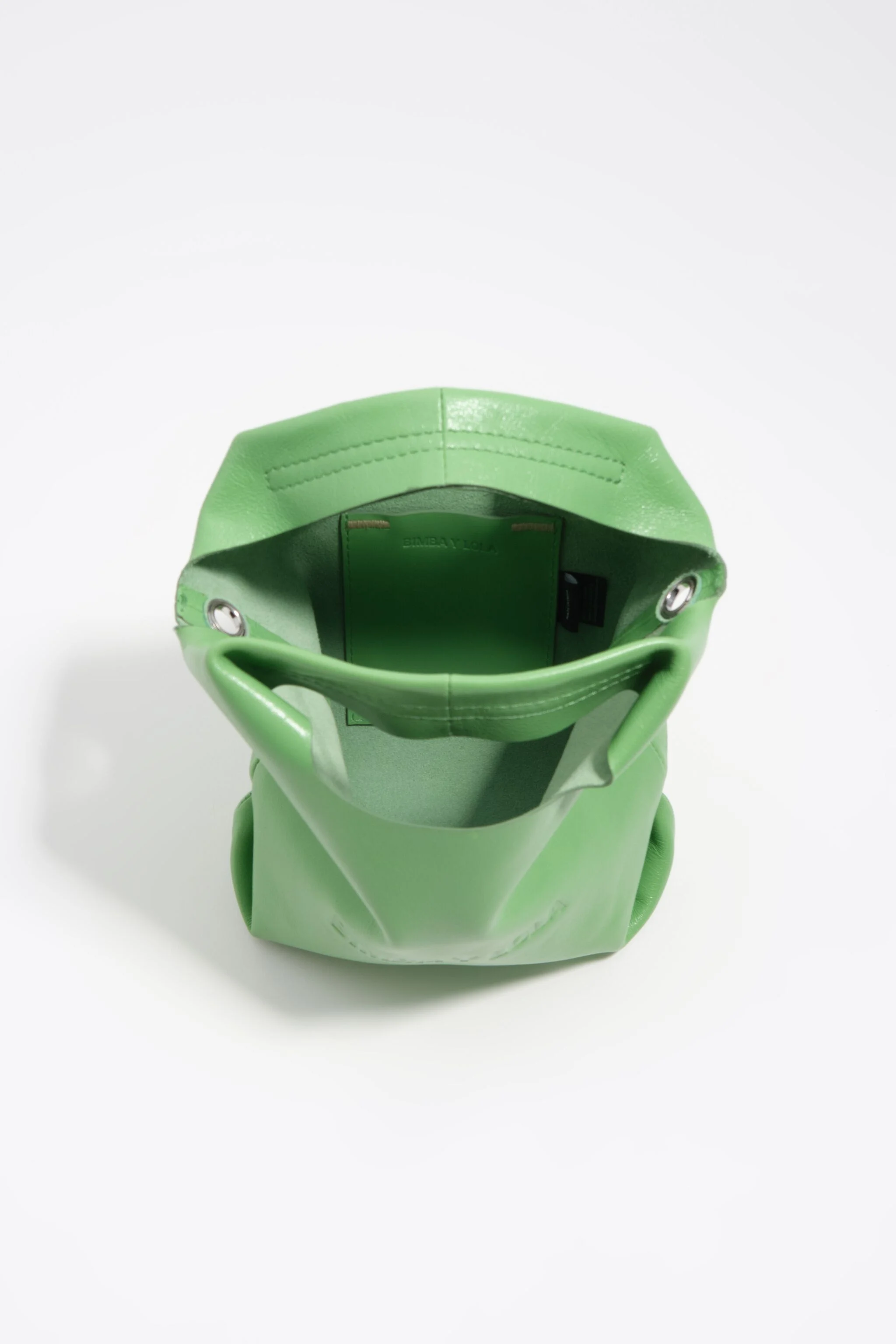 Bolsa transversal mini em couro esmeralda estilo papel.