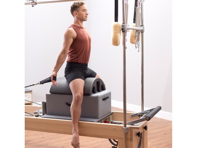 Pilates Reformer-Trapeze-Kombination Strata Revo 61 cm Kombination aus Studio Reformer und einer Trapezbank