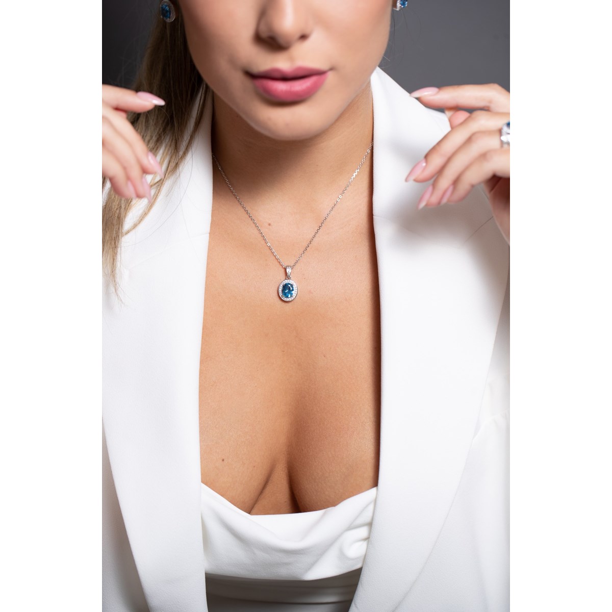 Collier mono-motif VICTORIA en Argent avec pierre synthétique bleu topaze