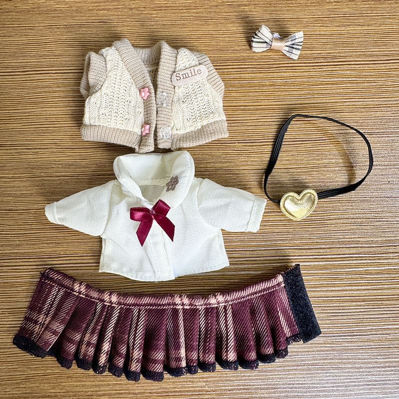 Masoom - Set: Schooluniform Top + Rok + Vest + Hartvormige Poppenkleertjes - 17cm