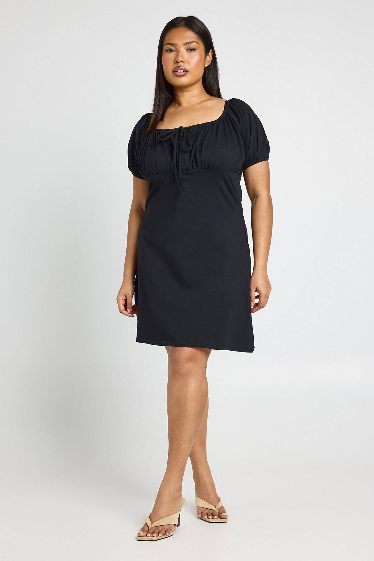boohoo Robe Grande Taille À Manches Courtes Et Encolure Laitière En Coton