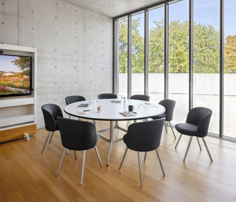 Vitra Mikado Side Chair stoel eiken onderstel Ivory