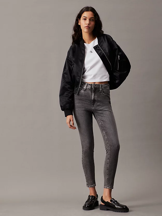 Calça jeans super skinny de cintura alta até o tornozelo