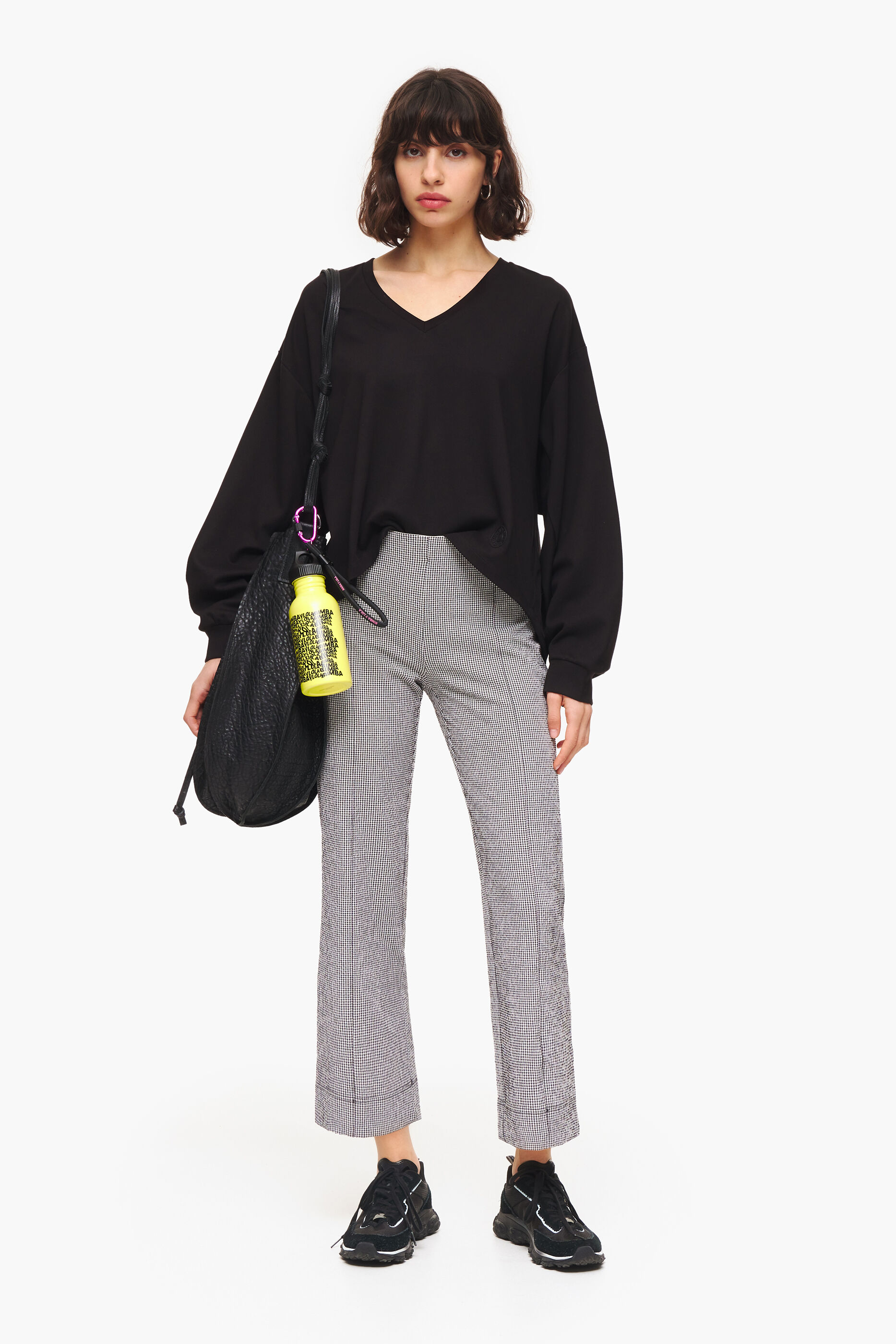 Calça boca de sino xadrez preta