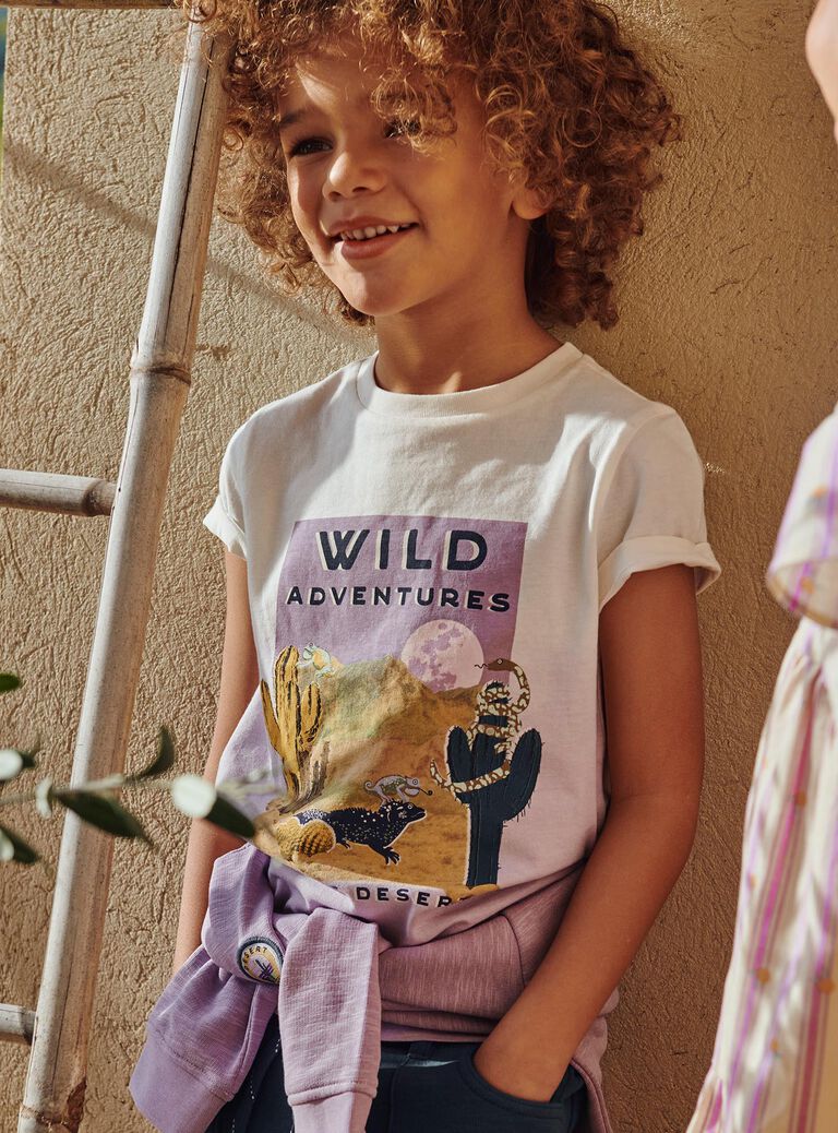 T-shirt tie and dye violet à décoration désert