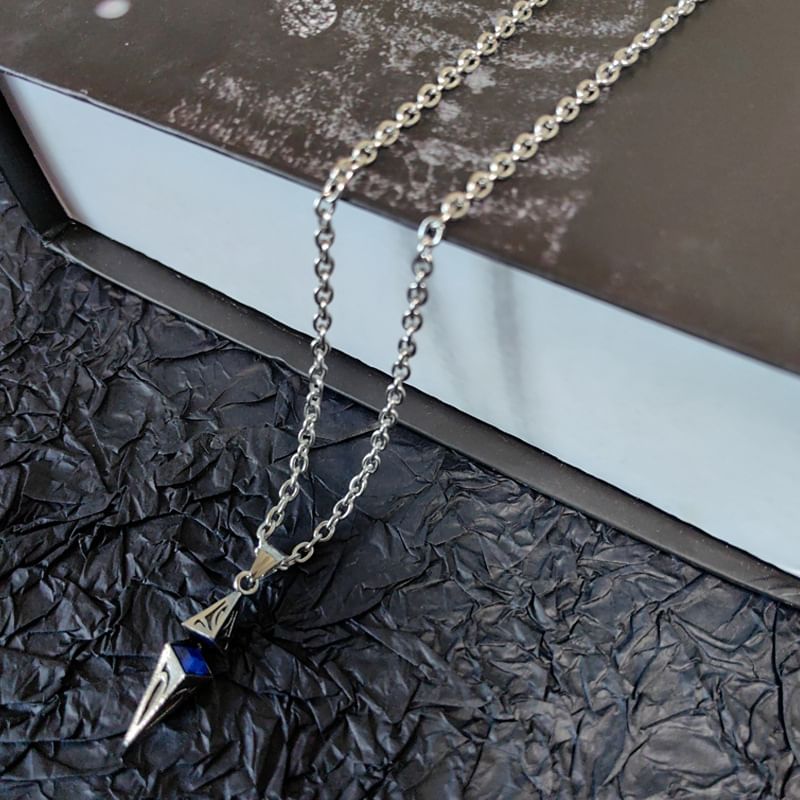 Malikasa - Bijpassende ketting met geometrische hanger en strass steentjes