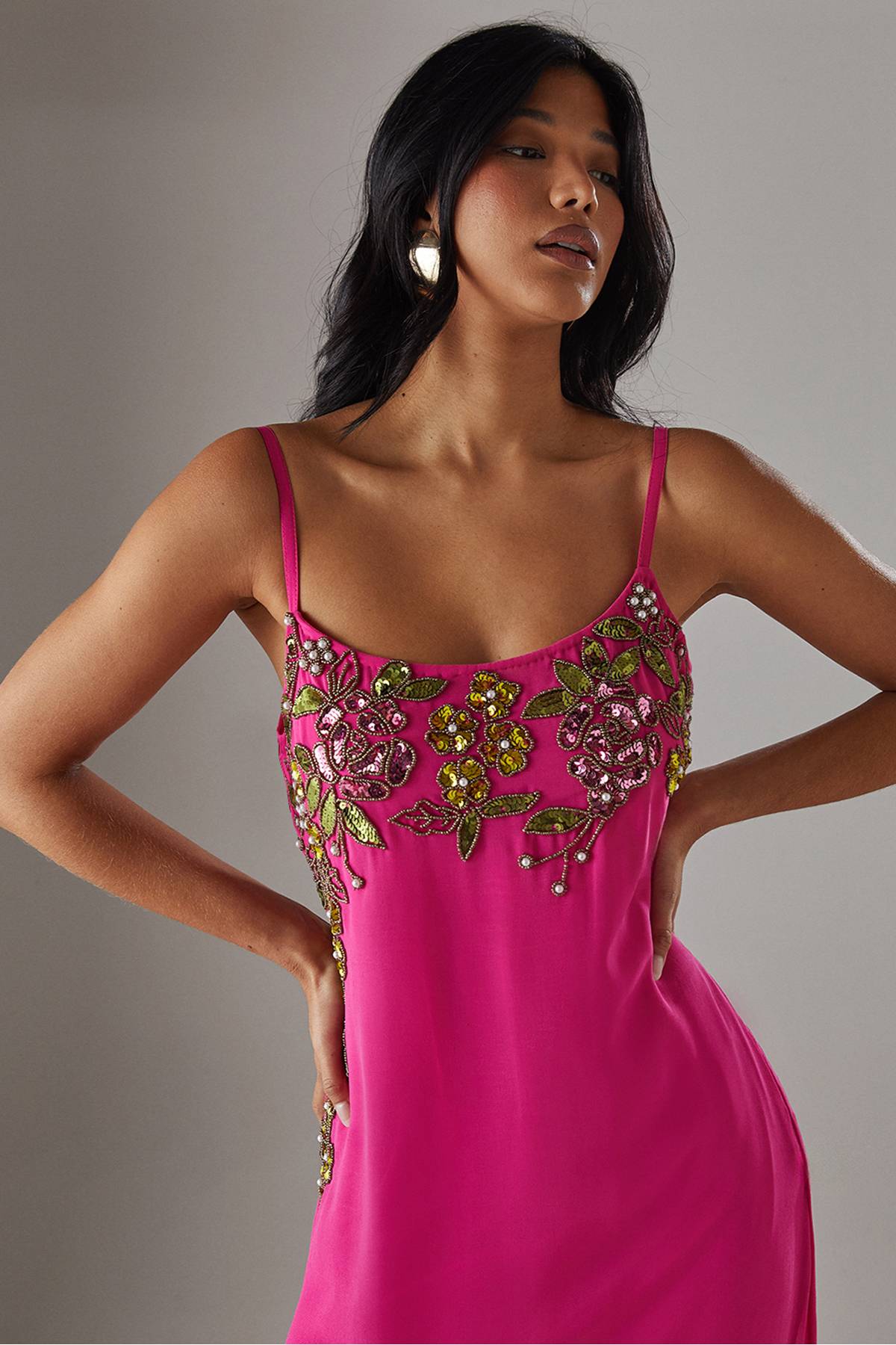 Warehouse Robe Midi Biais À Bretelles Avec Sequins Brodés Main