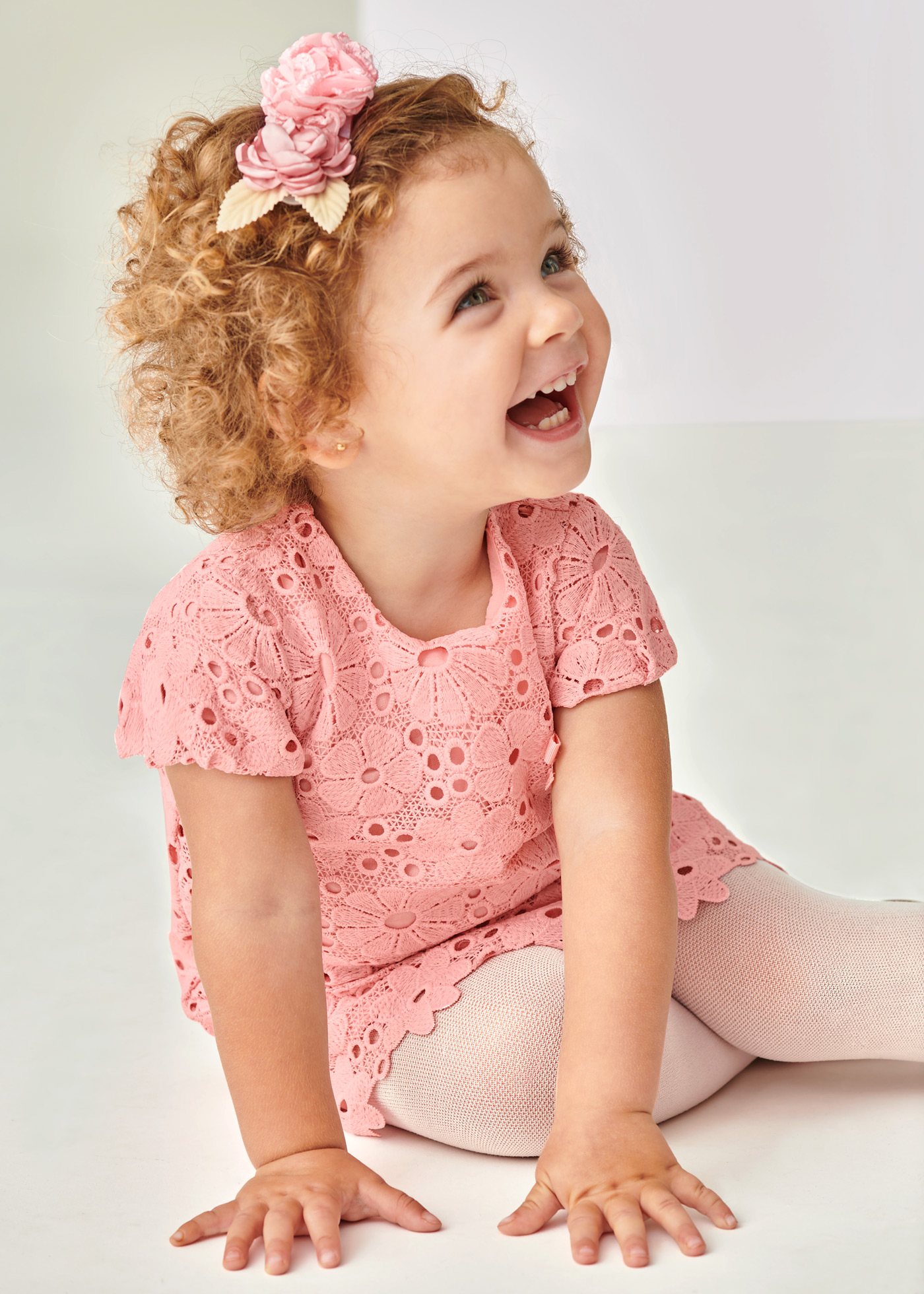 Vestido de guipure para bebê