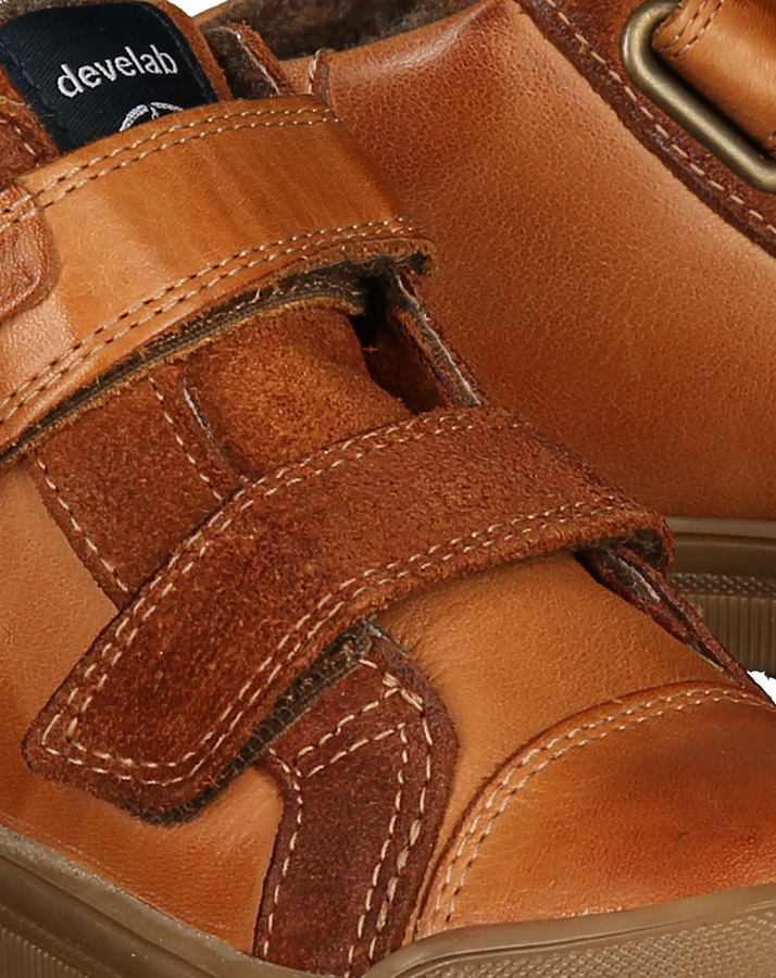 Sneaker BOYS MID CUT gefüttert in cognac