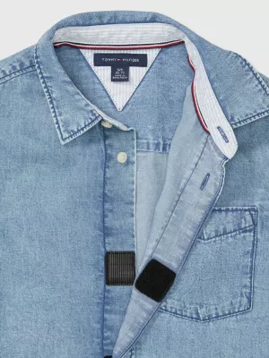 Camisa de manga curta em jeans adaptável