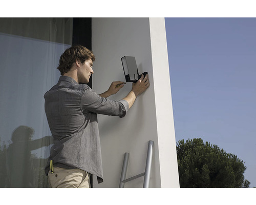 Netatmo Buitencamera met Geïntegreerde Schijnwerper, Wi-Fi, Nachtzicht, Bewegingsdetectie, Inclusief MicroSD-kaart, Geen Abonnement Vereist - Compatibel met SMART HOME van hornbach