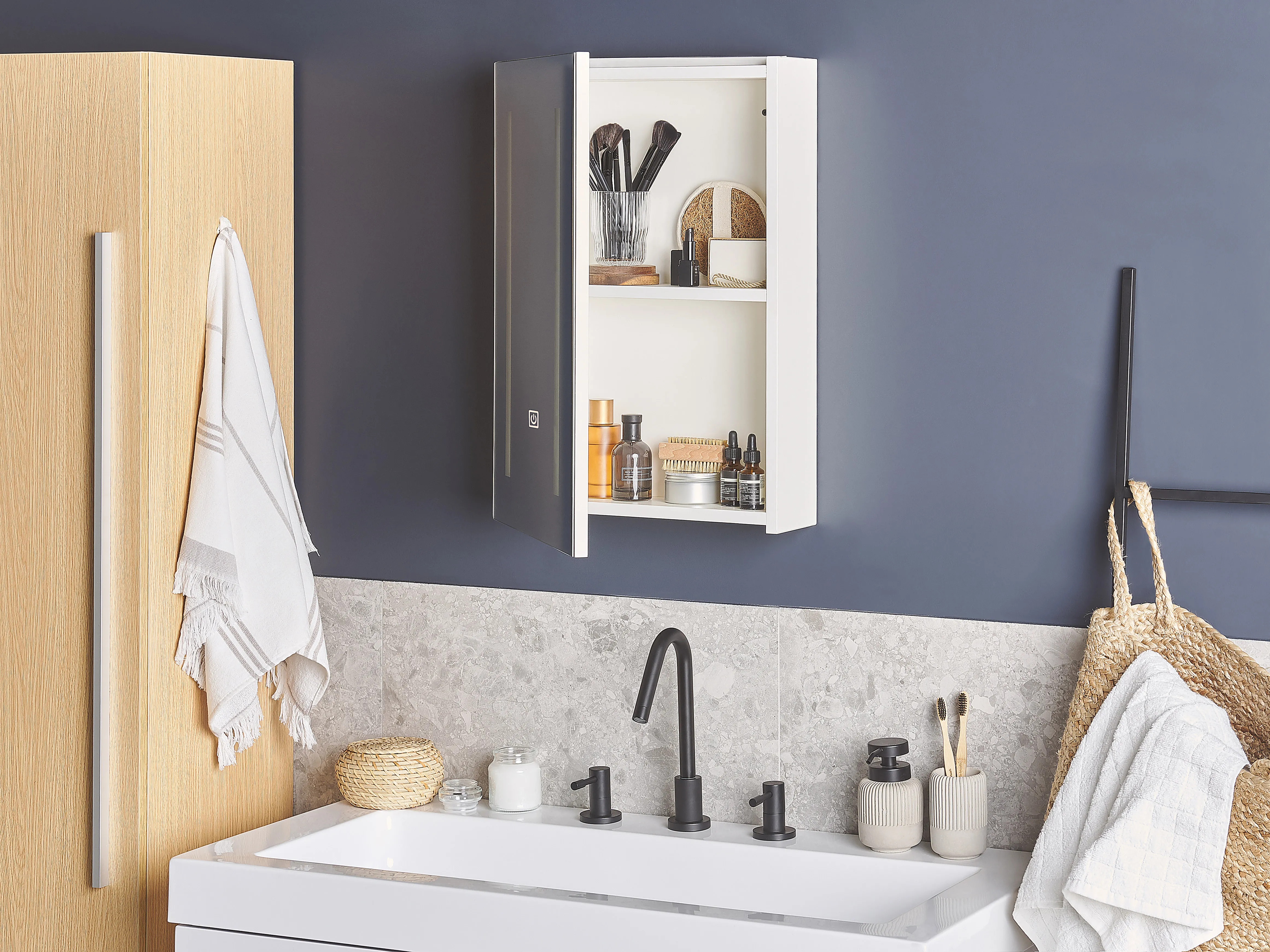 Badkamer wandkast met spiegel LED CAMERON 40 cm 60 cm Wit