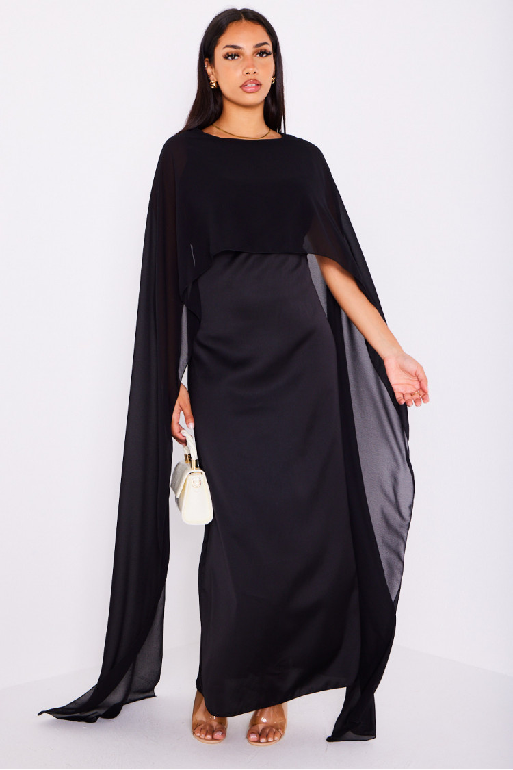 Robe noire ample satinée à empiècement voile