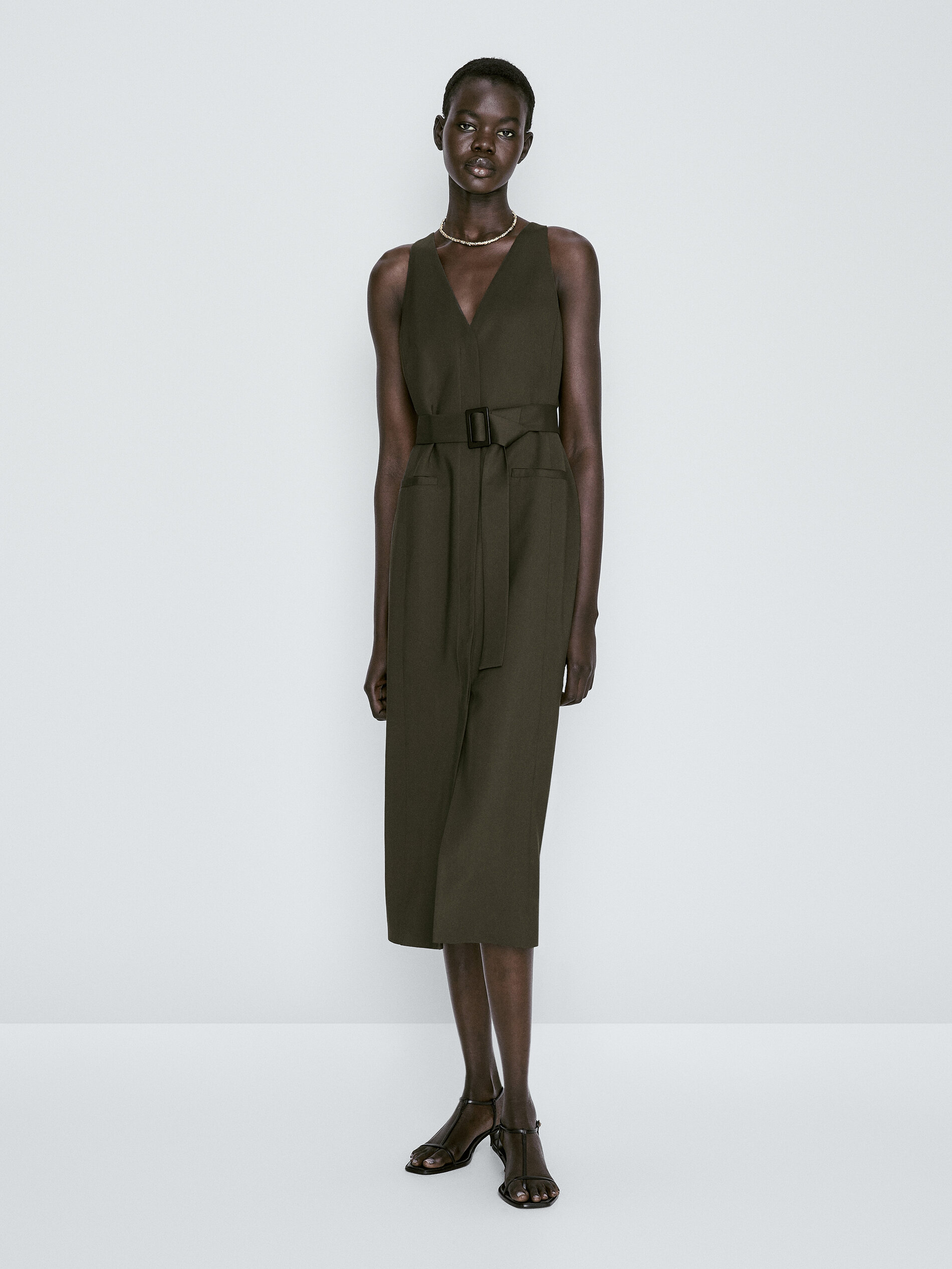Vestido midi sob medida com cinto - cáqui