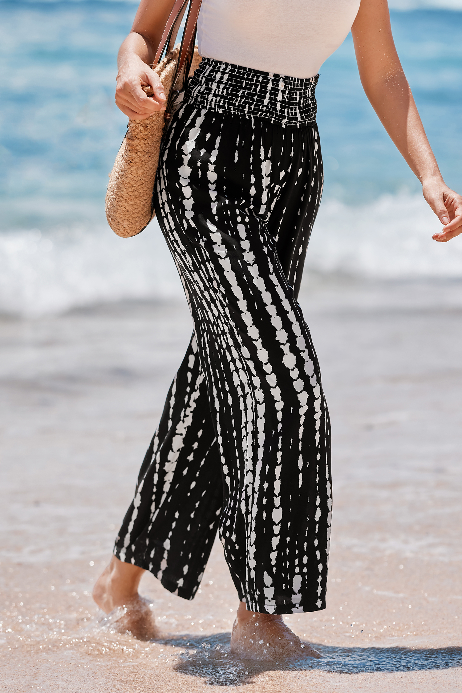 Pantalon taille à smocks abstrait noir et blanc