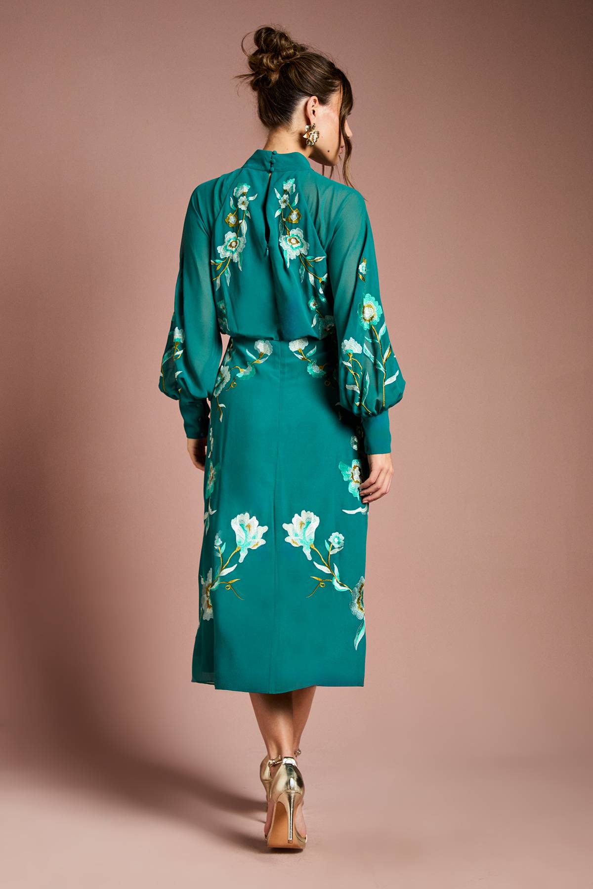 Coast Robe Mi-Longue à Col Montant et Manches Longues avec Broderies Florales