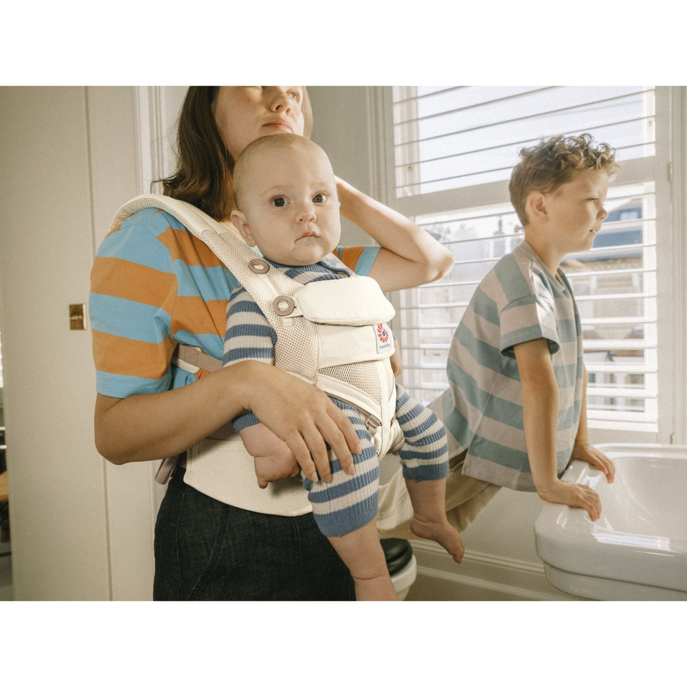 Køb Ergobaby Luminous Ivory Omni Classic