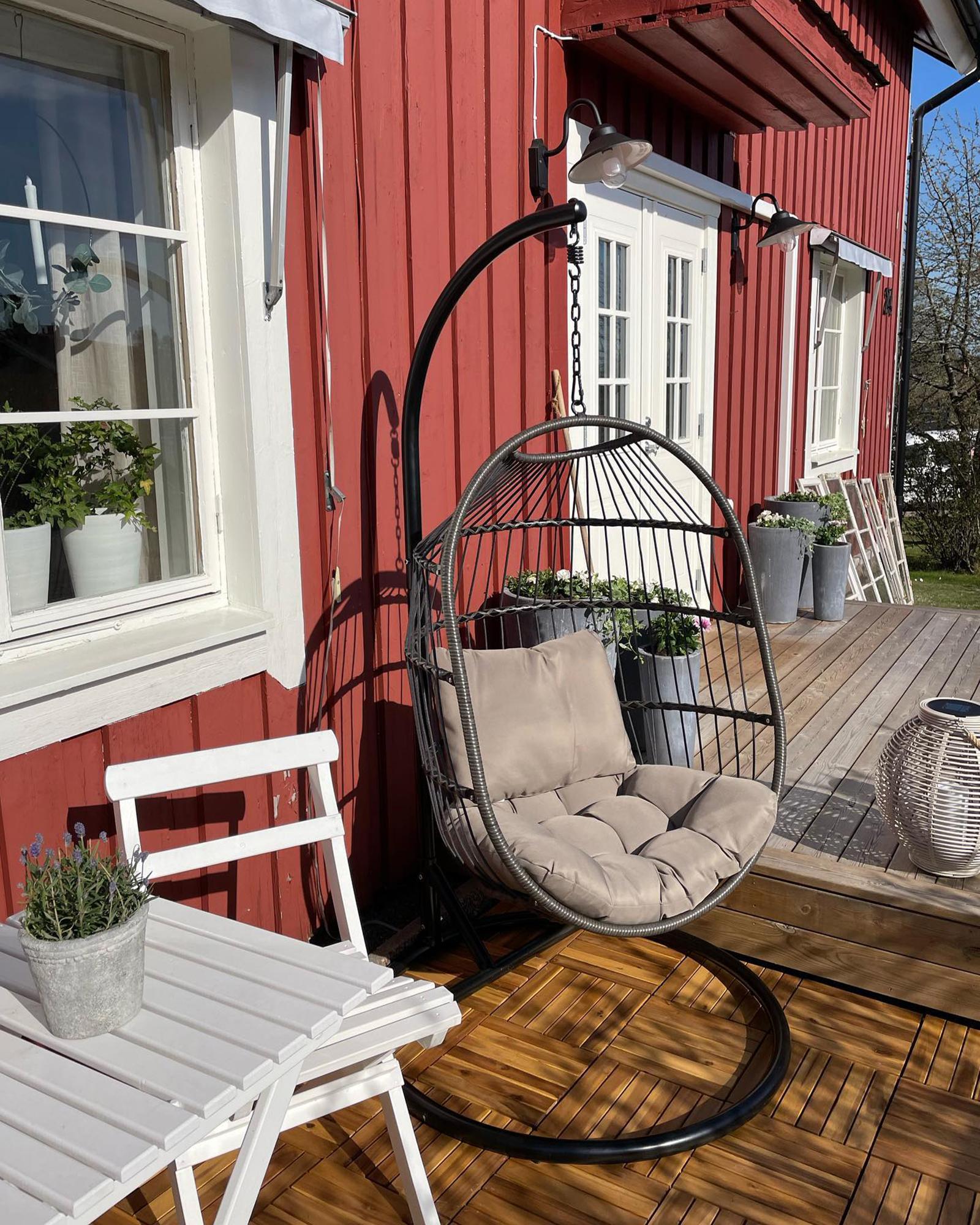 Hangstoel met standaard ALBA PE rotan Zwart