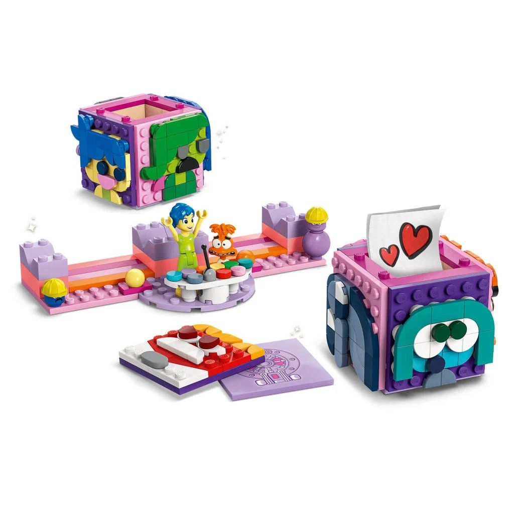 Mooie kleurrijke set voor uren plezierInside Out 2 humeurkubussen van Pixar Bouwbaar Emoties Leren Speelgoed 43248