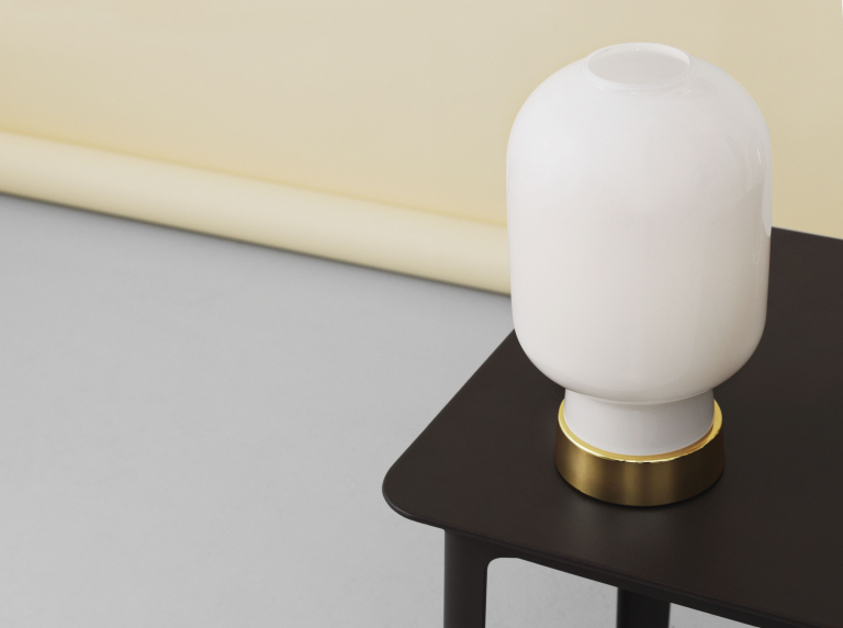 Normann Copenhagen Amp Table Lamp Brass tafellamp Smoke