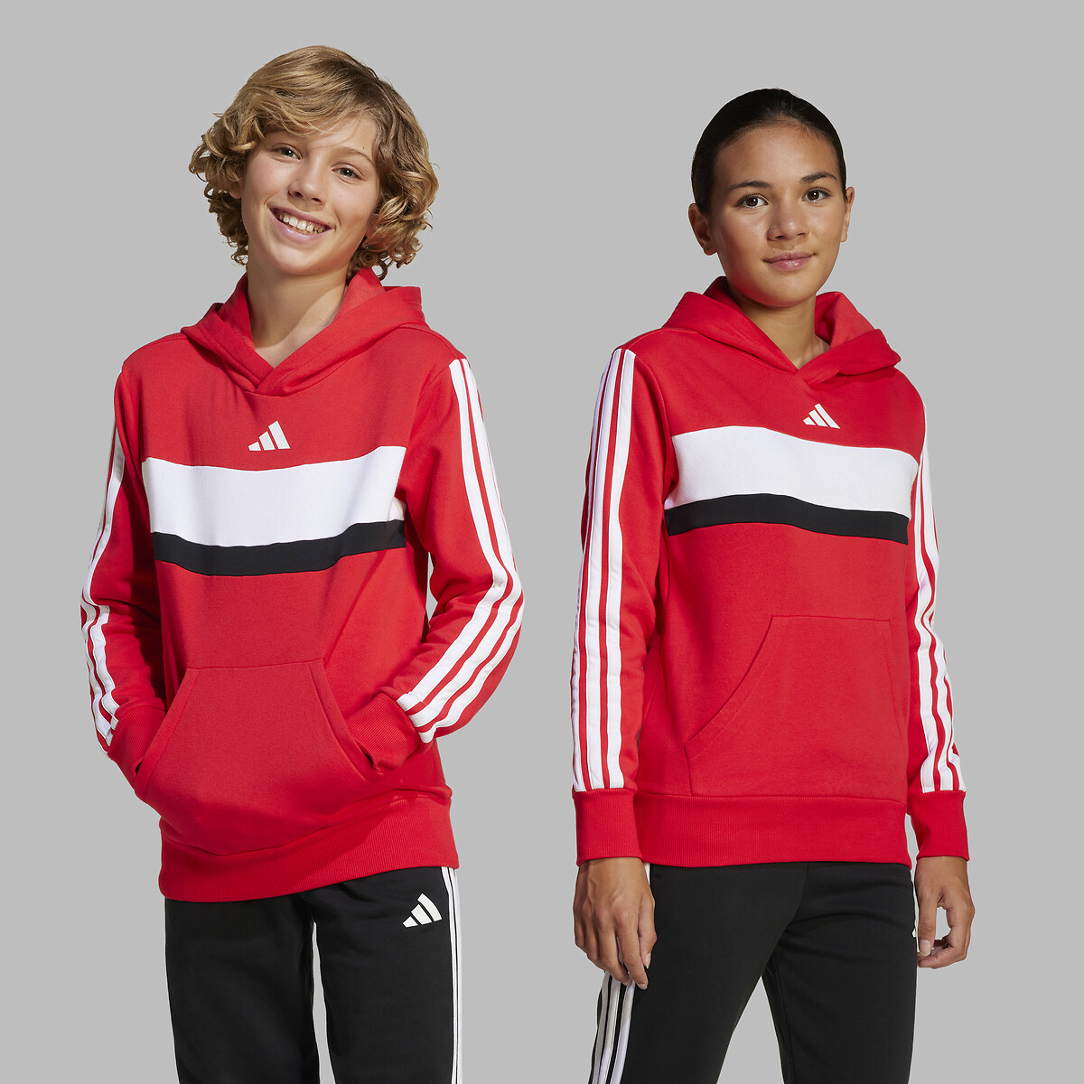ROUPAS ESPORTIVAS ADIDAS<br>Moletom com capuz de tecido