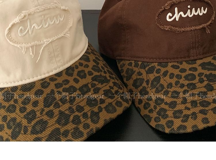 Alpha Kiss - Cap met luipaardprint en letters