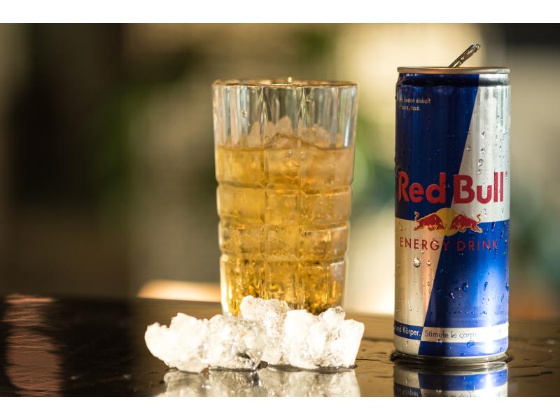 Red Bull Energy Drink 24 x 250 ml Erfrischungsgetränk zur Belebung von Geist und Körper