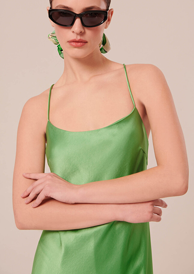 Robe Reaneverte en satin fluide