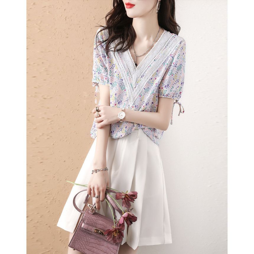 Jeonseon - Blouse met pofmouwen en bloemenprint