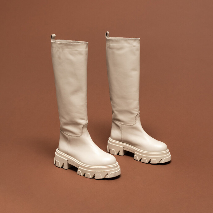 Bottes à semelles crantées  en cuir écru