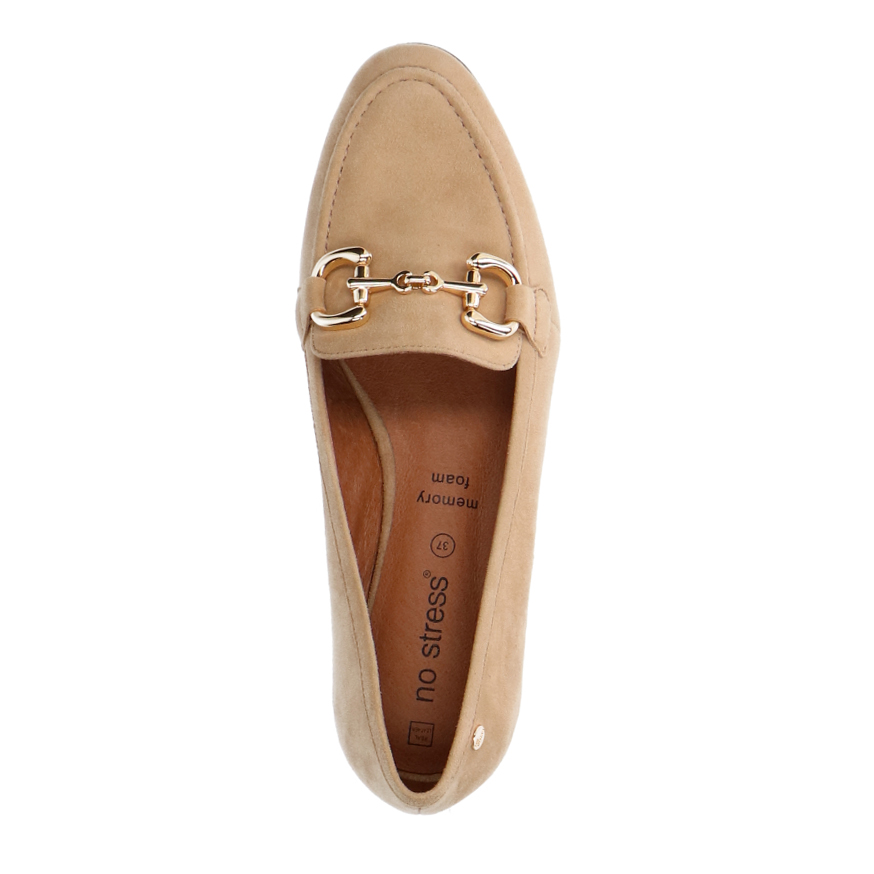 Beige suède loafers met gouden chain