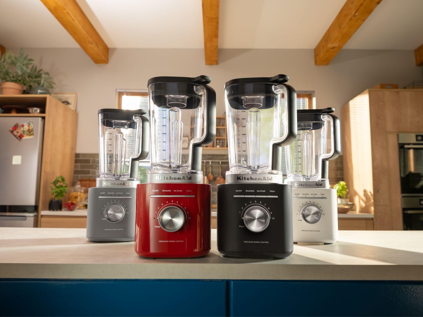 KitchenAid 5KSB2073EBM Pure Power Blender Standmixer, 1,5 PS Motor, Asymmetrische Klingen, Eis-Crushen, für Suppen & Smoothies, 10 Stufen, 2L BPA-freier Behälter, Matt-Schwarz