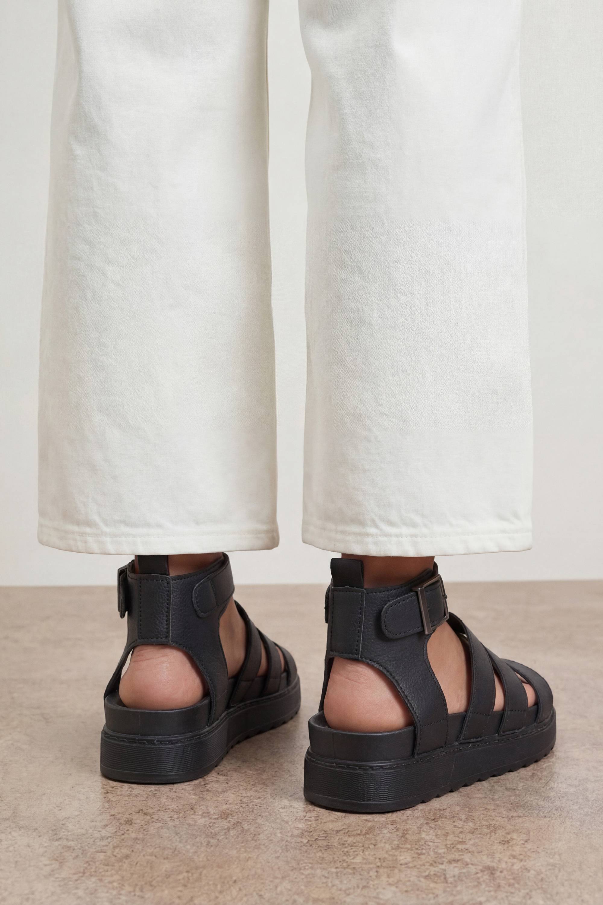 Oasis Sandales Compensées Épaisses Honour En Synthétiquecuir À Multiples Brides Avec Semelle Anatomique