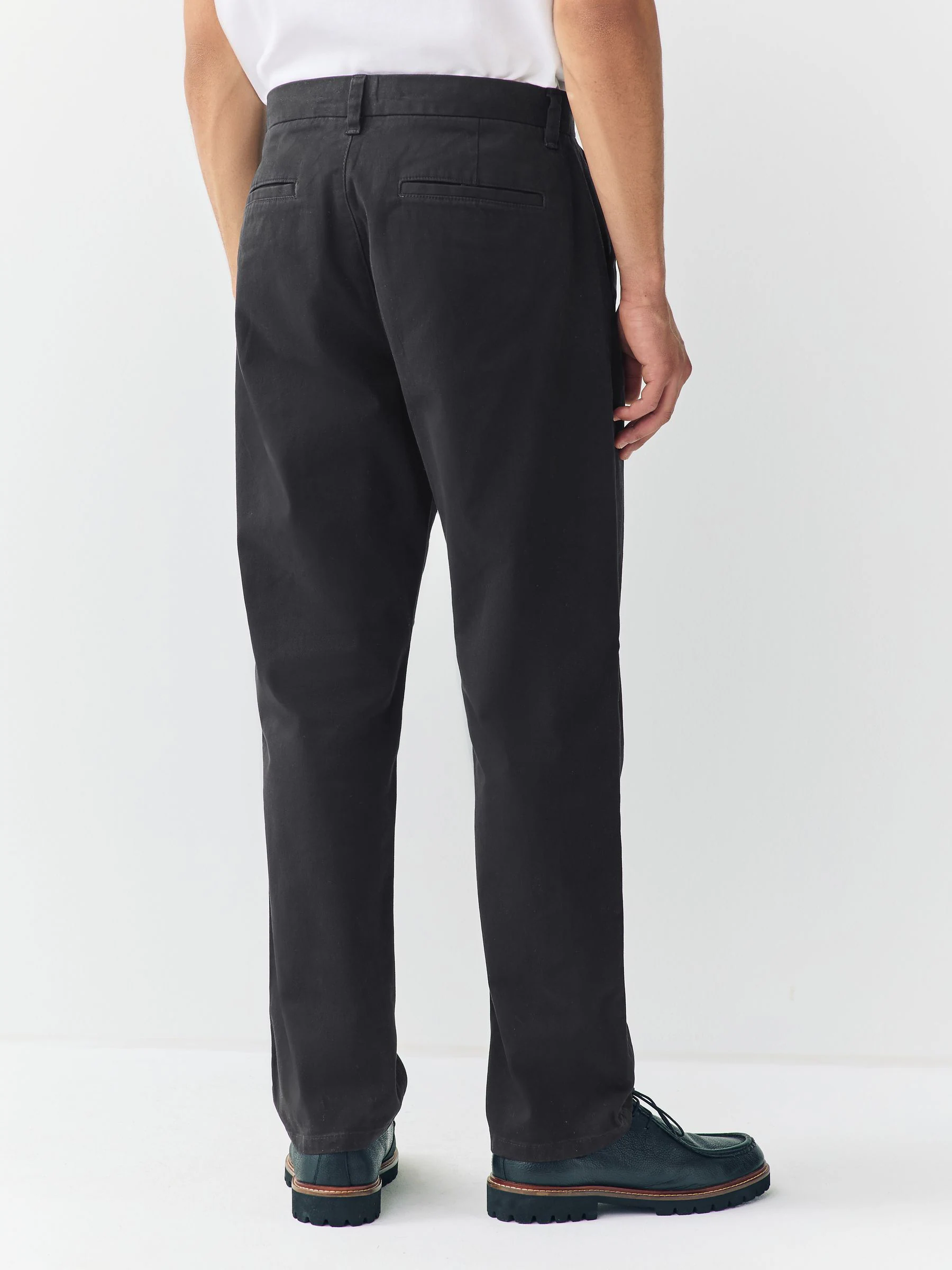 Zwart - Standaard toelopende pasvorm - Stretchy chino