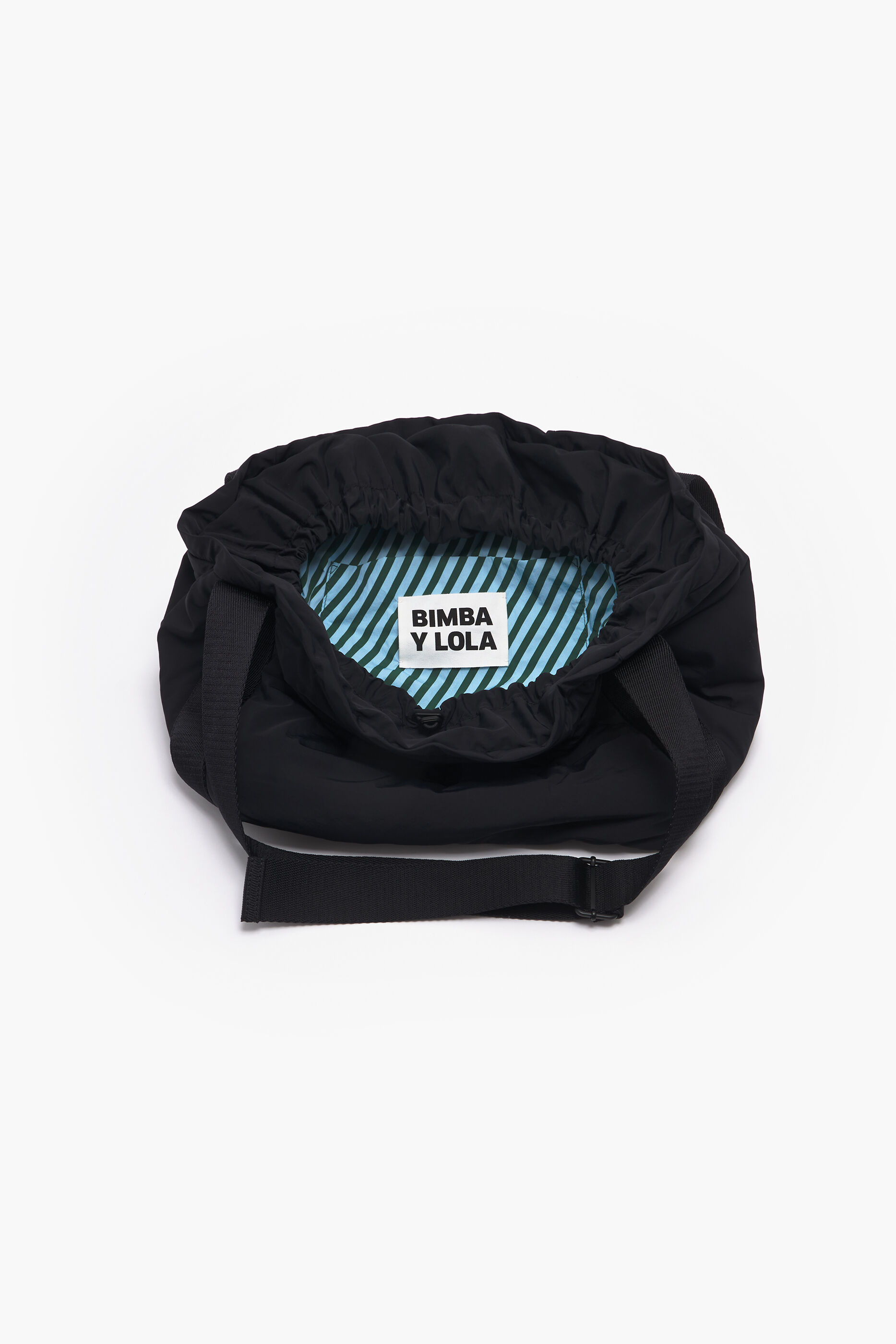 Saco grande de nylon preto com cordão