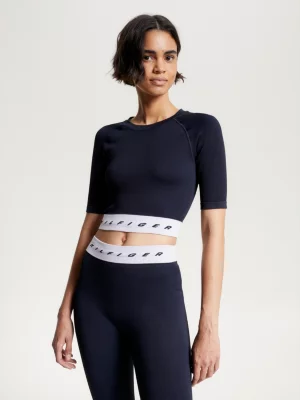 Top esportivo cropped sem costura e de corte justo