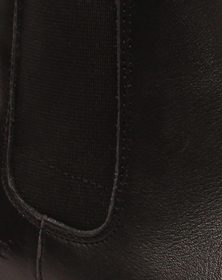 Boots MAI gefüttert in schwarz