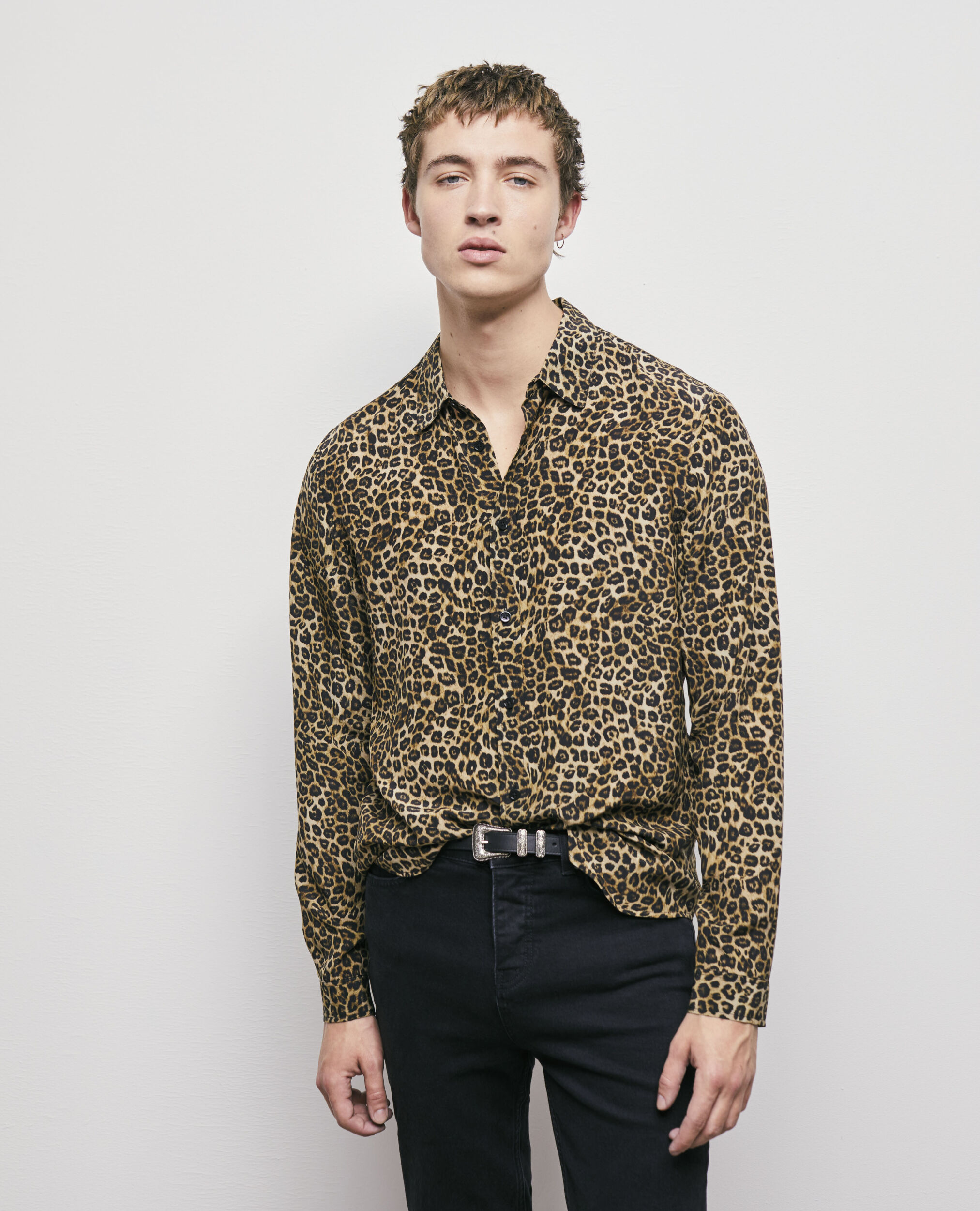 Chemise col classique en soie léopard