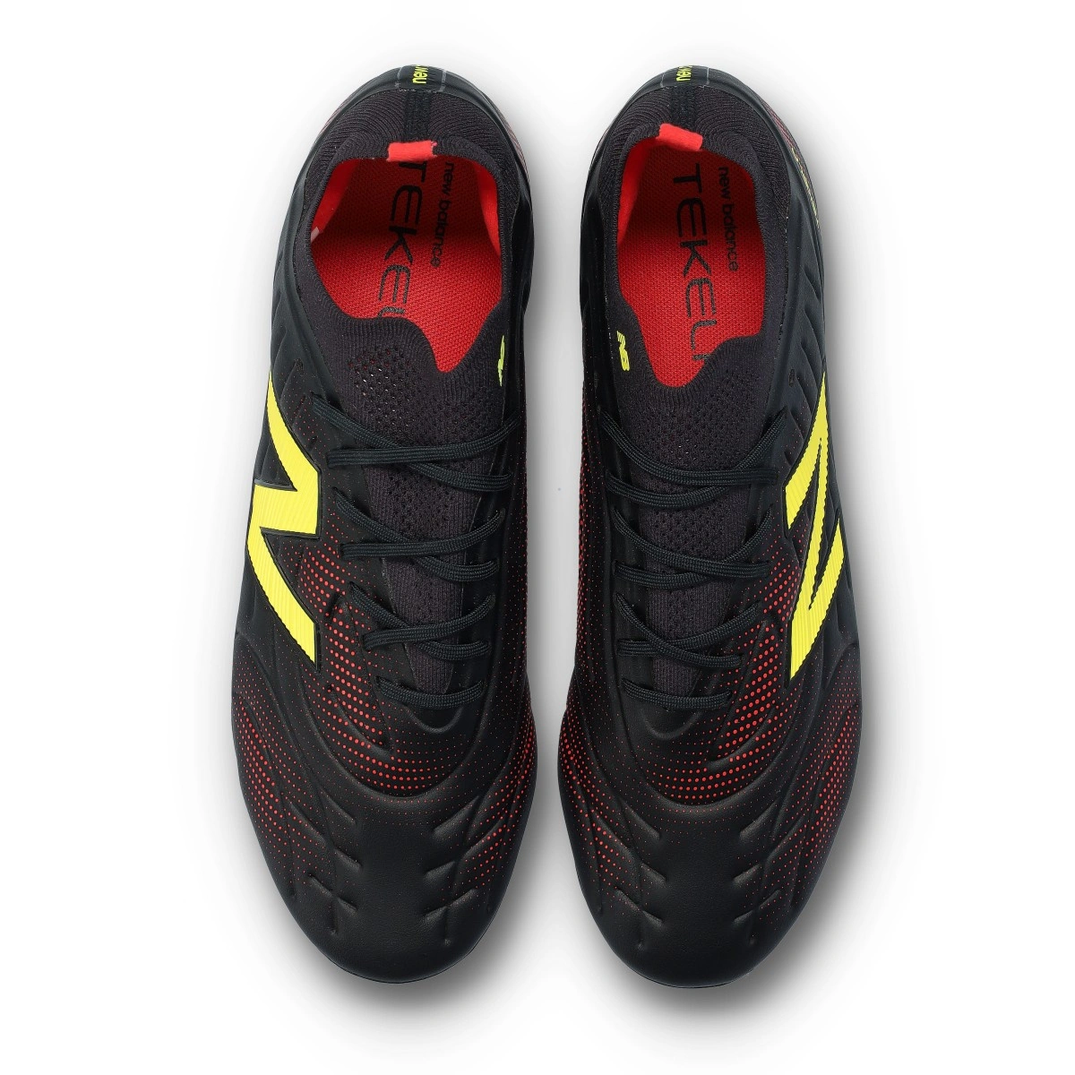 Chuteira New Balance Tekela Pro Low Laced SG V5