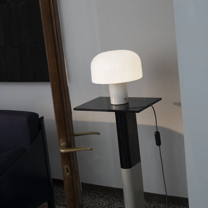 Flos - Bellhop Glass Tischleuchte, choko