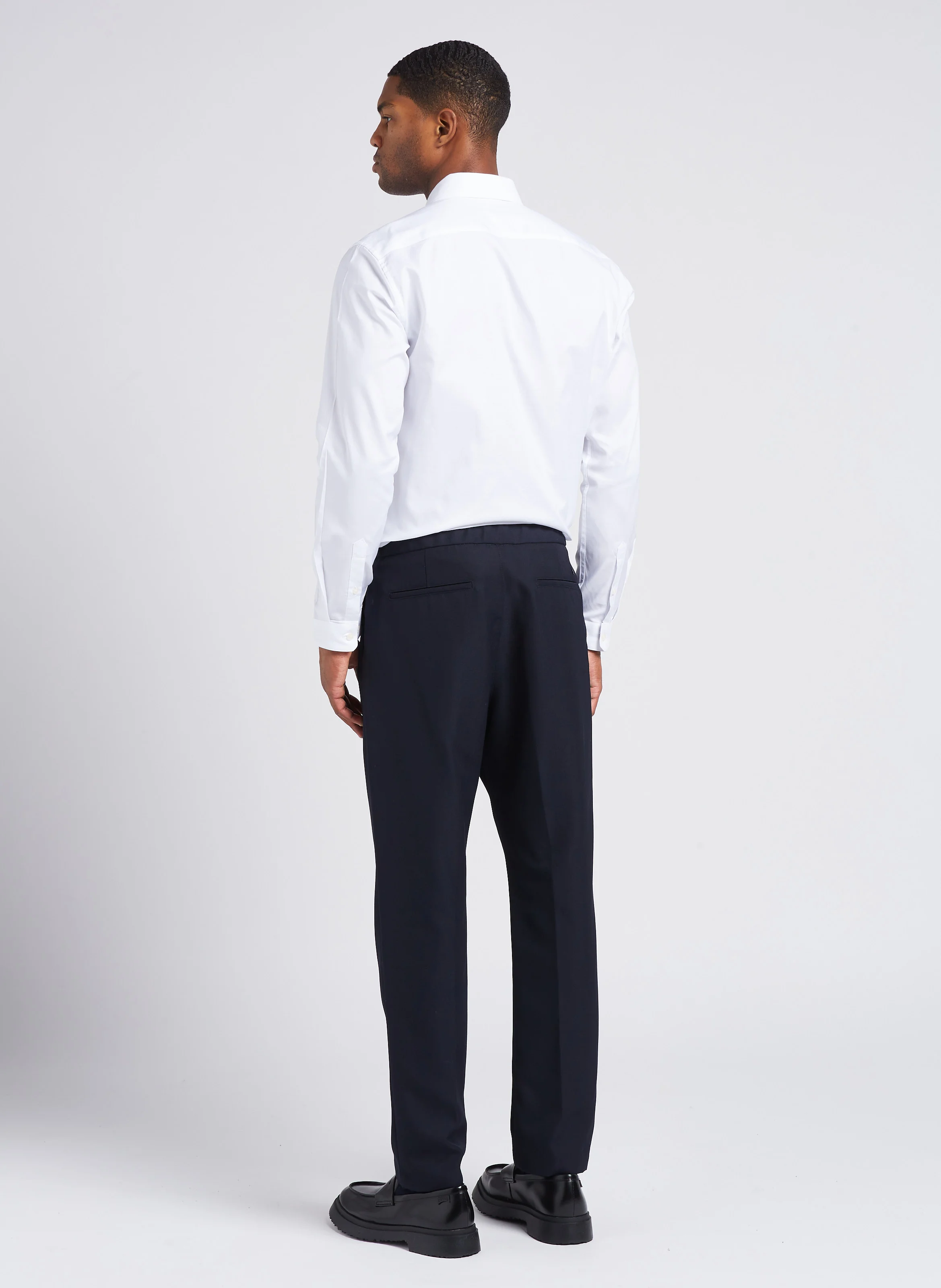 KUGAN - Chemise col classique slim-fit en coton | Blanc