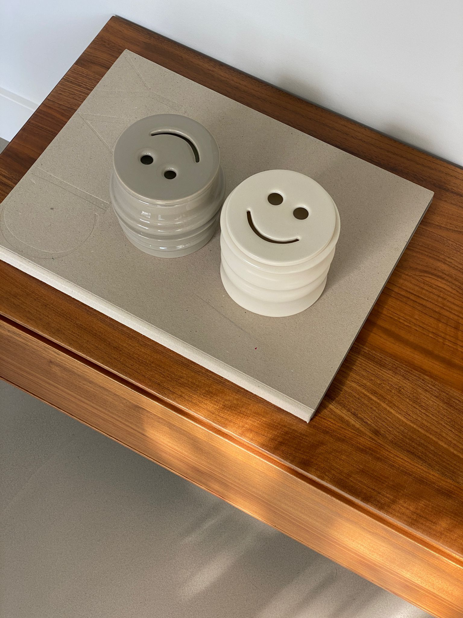Kaars Shape 03.01 Candle & Happy lid Concrete Shape 03.01 Candle & Happy lid Concrete - Bois de Tonka