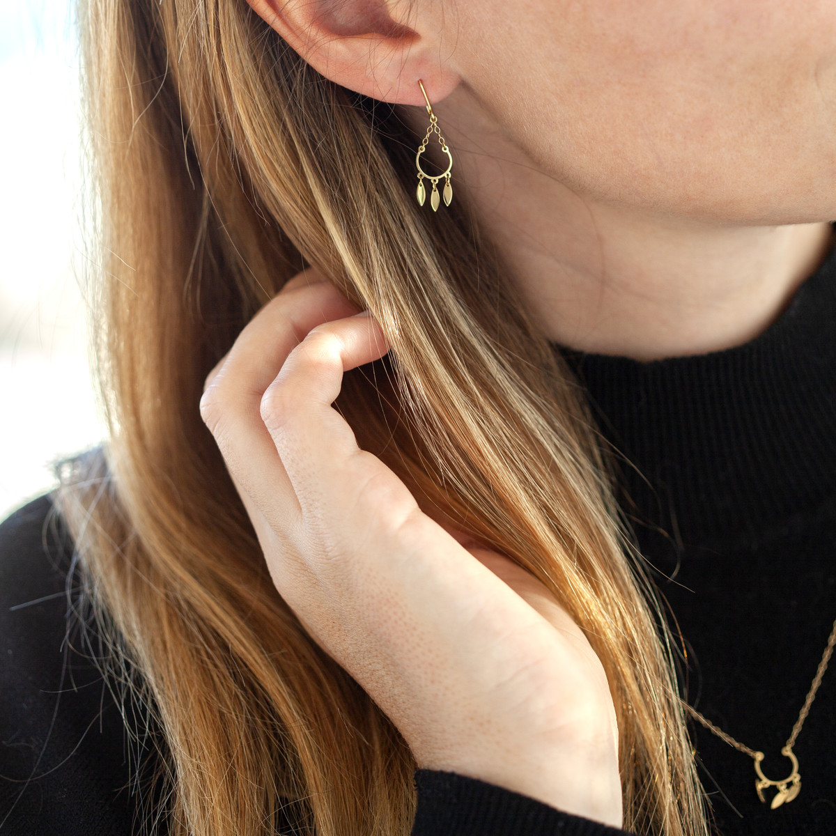 Boucles d'oreilles or jaune 750 motif demi-cercle pampilles feuilles