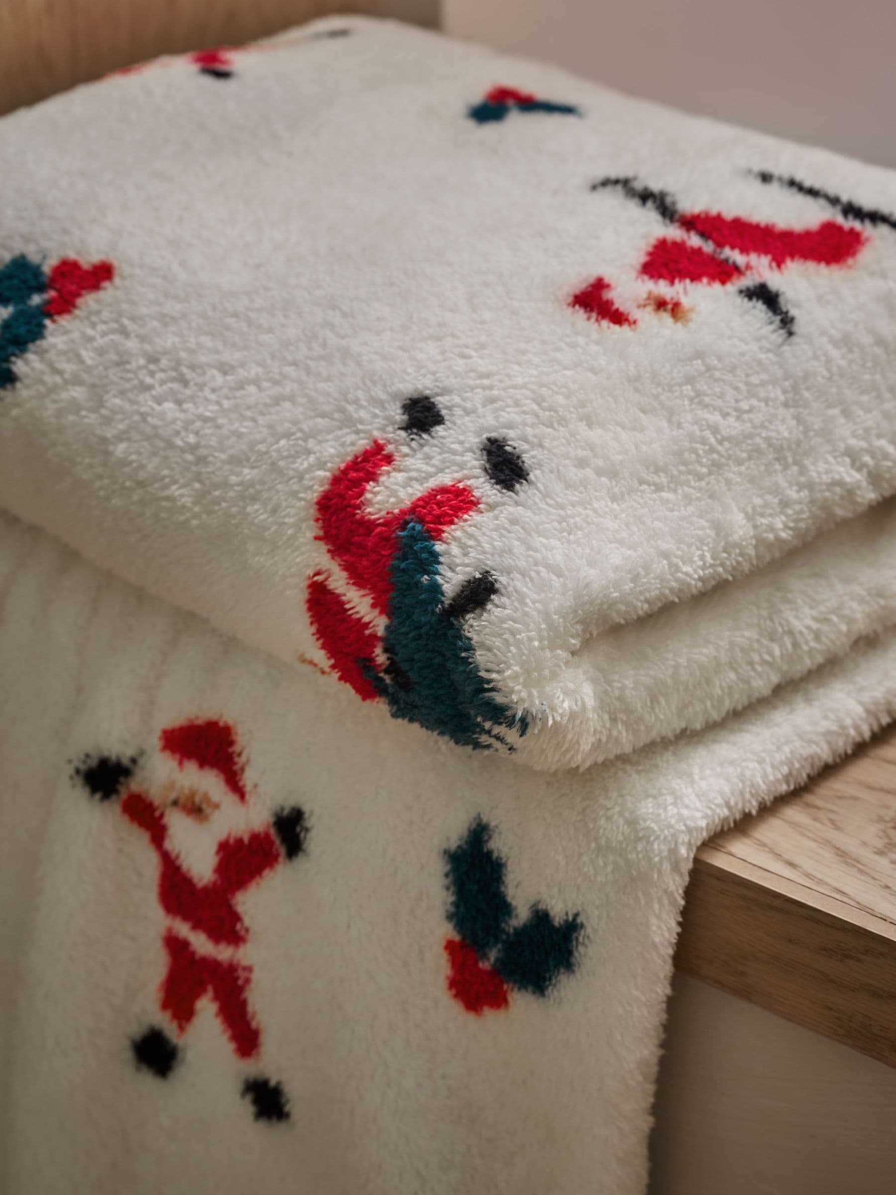 Fleece bedloper met kerstmannenprint