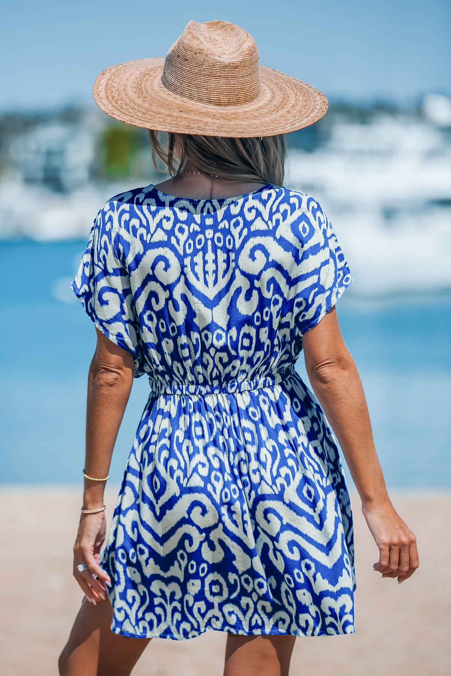 Robe cover up mini à col en V et manches dolman