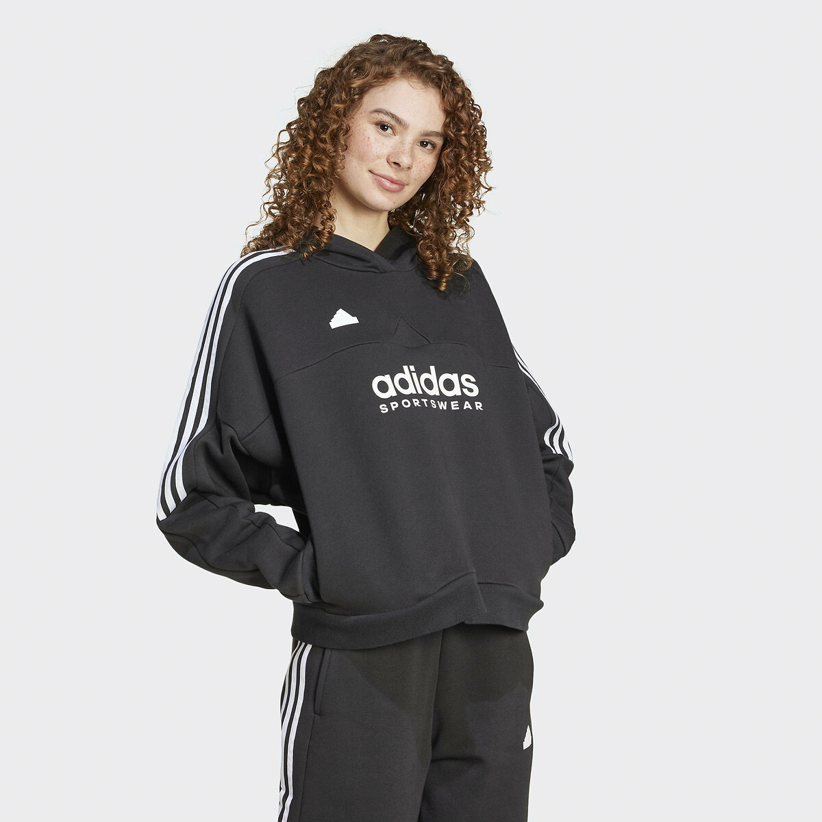 ADIDAS ROUPAS ESPORTIVAS<br>Moletom TIRO CUT com 3 listras