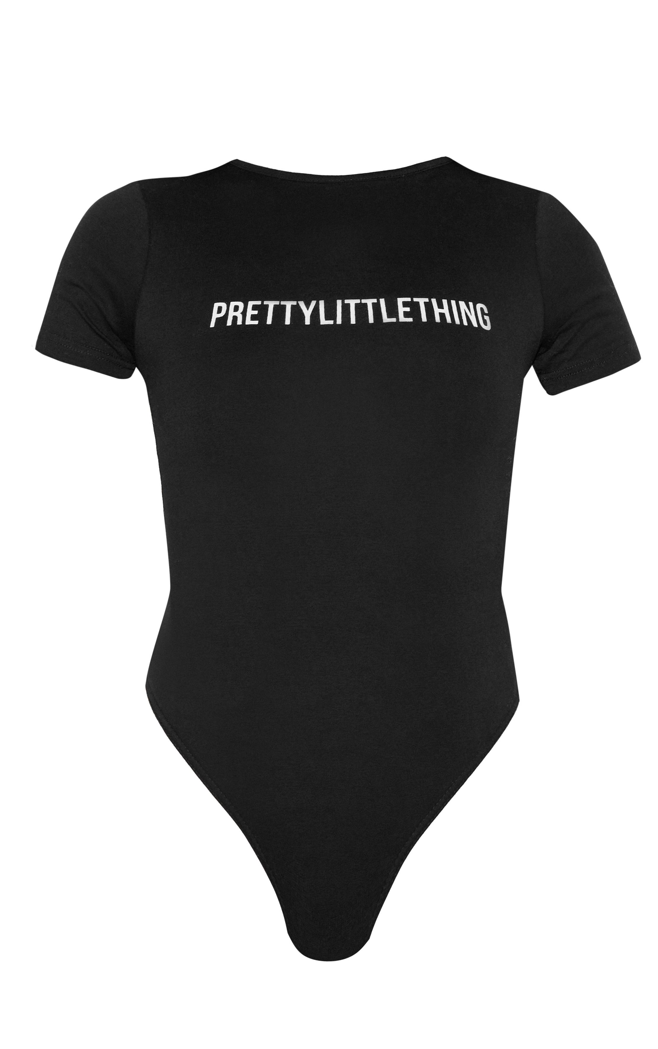 Noir Body À Manches Courtes Avec Logo Prettylittlething